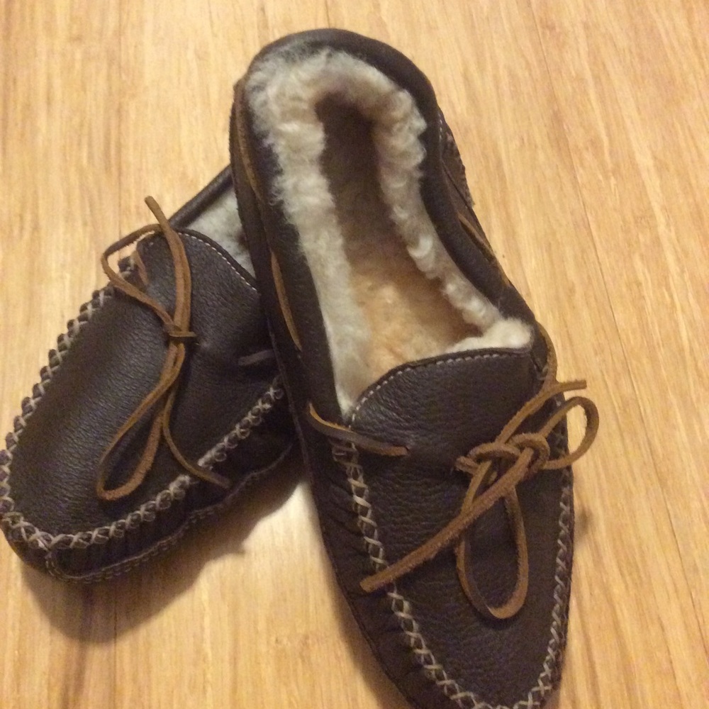 Minnetonka shearling lined leather moccasin